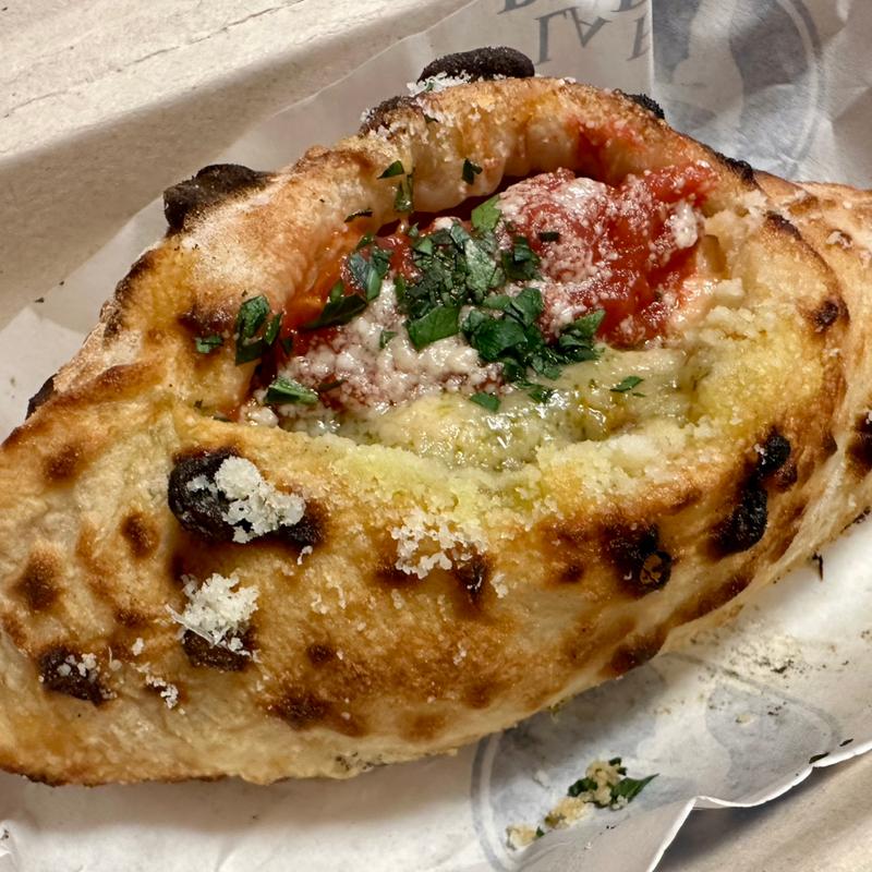 サルシッチャとプロポーラチーズのパニーニ(LA FIGLIA DEL PRESIDENTEふかや花園プレミアム・アウトレット店)