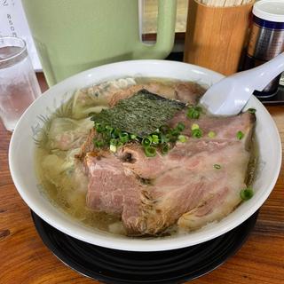 塩雲呑麺 チャーシュー