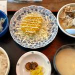 モツ煮定食コロッケ付き(満天酒場 中山北口店)