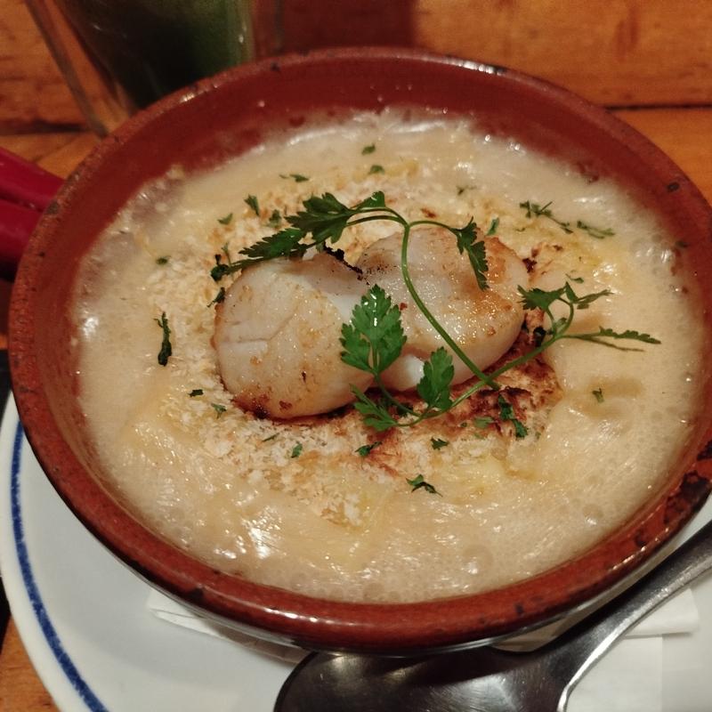 北海道産帆立とアサリのクリームグラタン(ビストロ オオカミ)