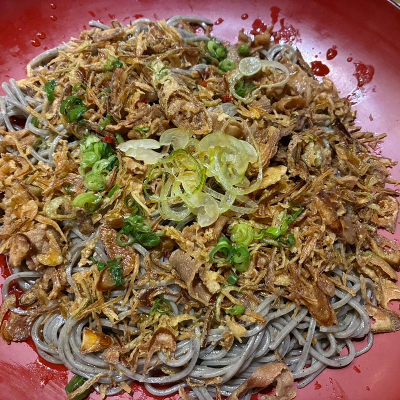 牛肉と揚げネギの冷やしぶっかけそば(蕎麦居酒屋　高田屋　川崎)