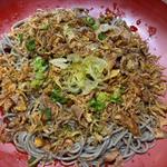 牛肉と揚げネギの冷やしぶっかけそば