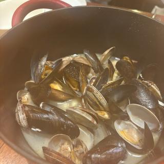 フランス モンサンミッシェル ムール貝の白ワイン蒸し