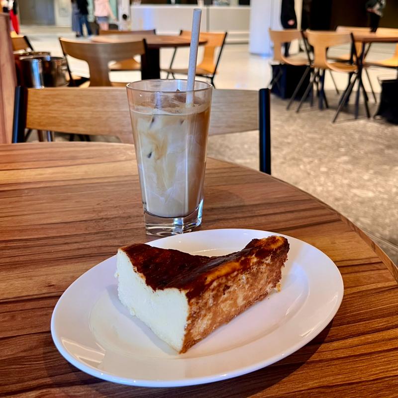 バスクチーズケーキ(麻布台ヒルズカフェ)