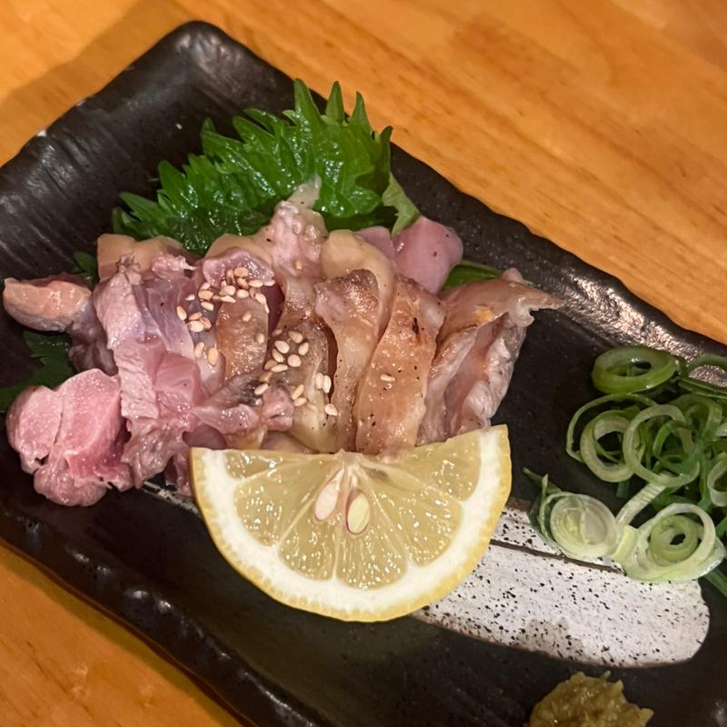 地鶏もものタタキ(やきとりやさんあっ鶏)