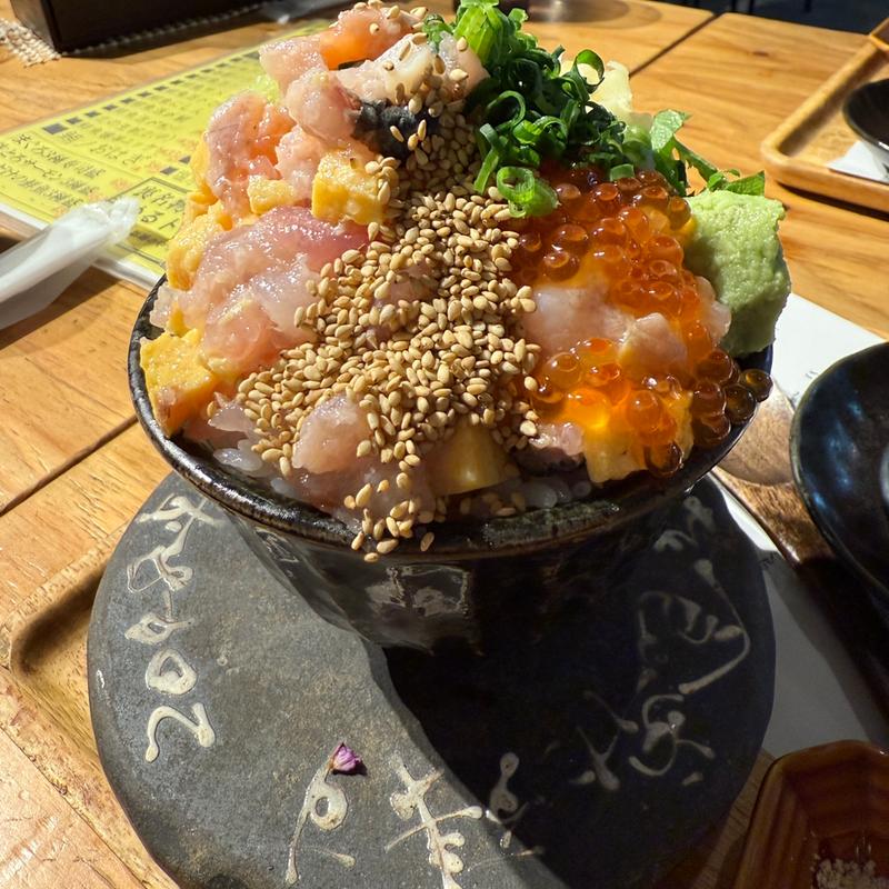 本日の海鮮丼(シハチ鮮魚店 狸COMICHI店)