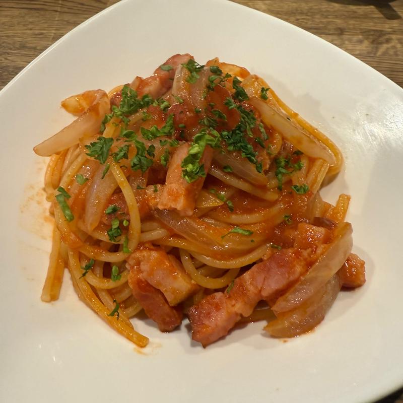 新玉ねぎとベーコンのトマトソーススパゲッティ(Onwell)