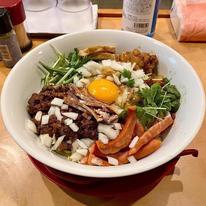 キーマカレーとホルモンの和え麺(こてつ家)