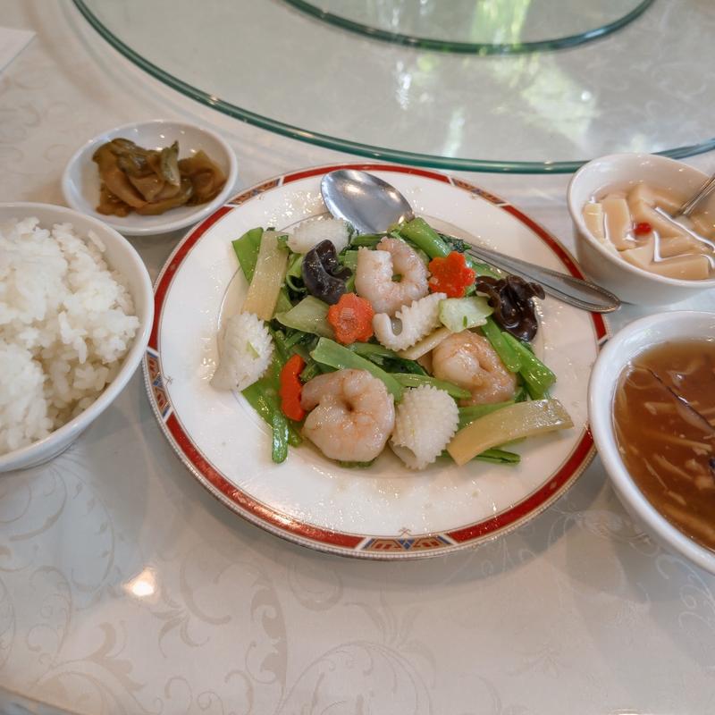 海老とイカと青菜の塩味炒め(翡翠楼)