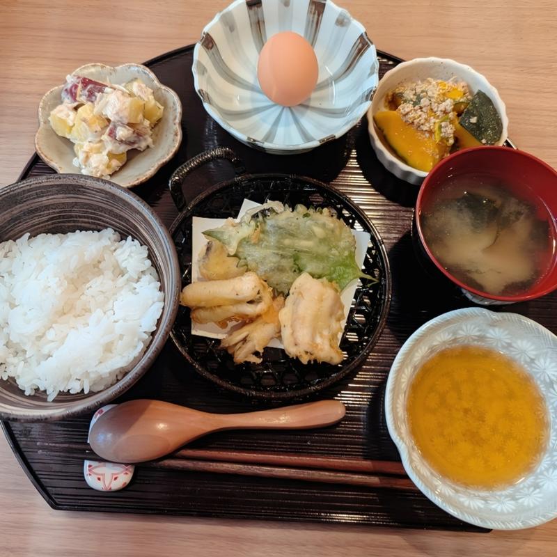 卵かけごはんとメイン付きの定食(＋Home)