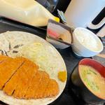 とんかつ・豚汁・ミニマグロ