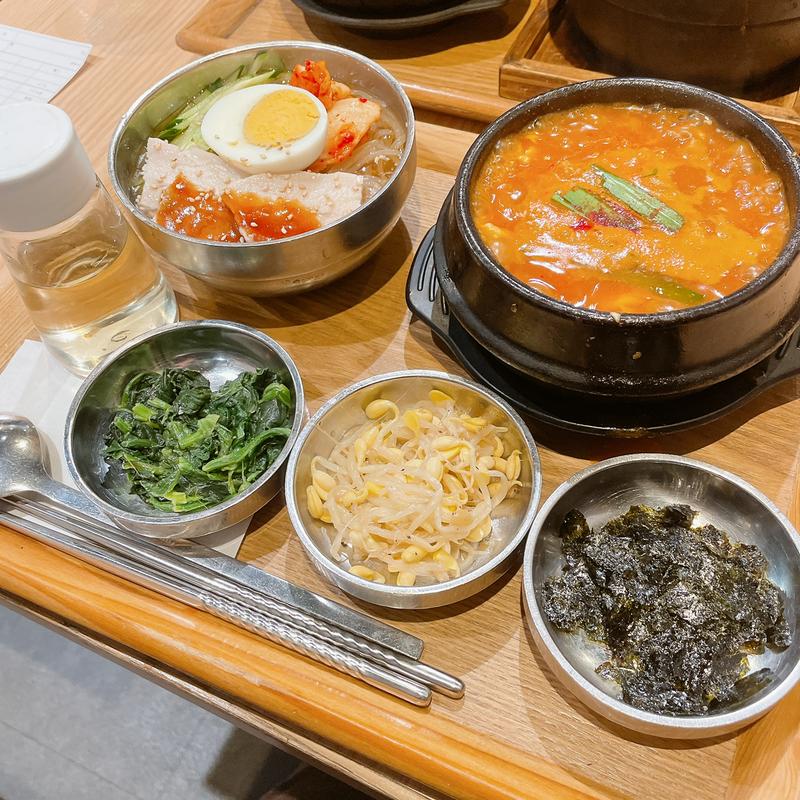 牛ホルモンスンドゥブ定食(スンドゥブ 中山豆腐店 秋葉原)