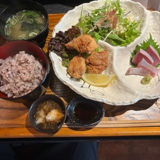 ワラサの刺身と唐揚げの気まぐれ定食
