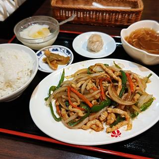 豚肉の細切りと玉ねぎの炒め