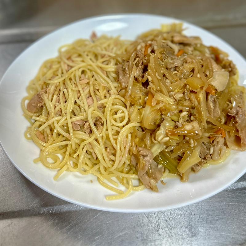 ツナパスタ、肉野菜あんかけパスタのハーフ＆ハーフ(ベルクス 東墨田店)