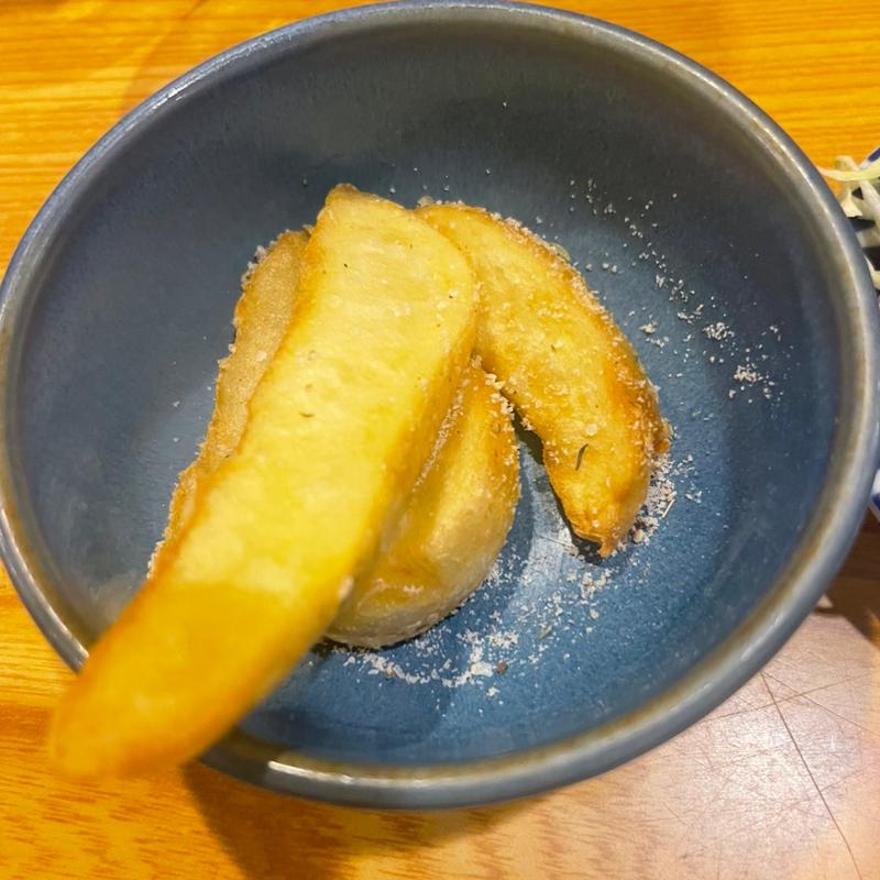 お通し　フライドポテト(武州うどんあかね&みどりダイニング)