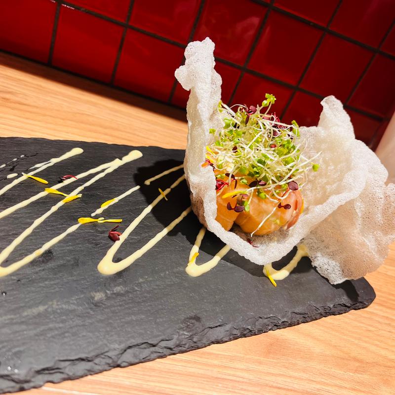 アボガドとサーモン(酒屋食堂スタンドましか)