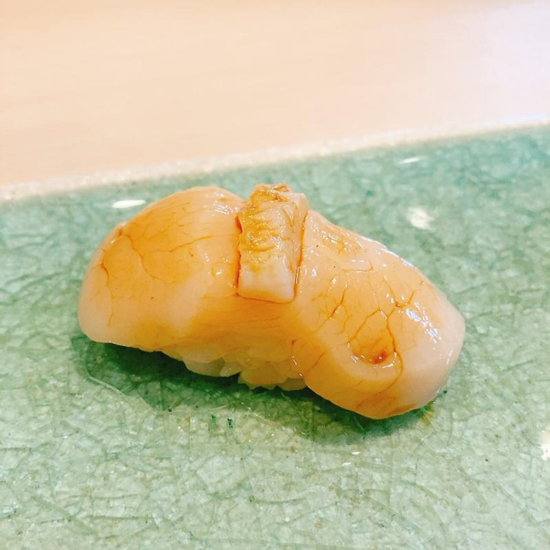 ホタテ（おまかせランチコース）(鮨 たくつ)