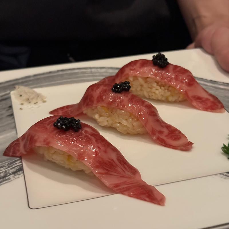 和牛握り寿司 キャビア乗せ(焼肉Nick錦店)