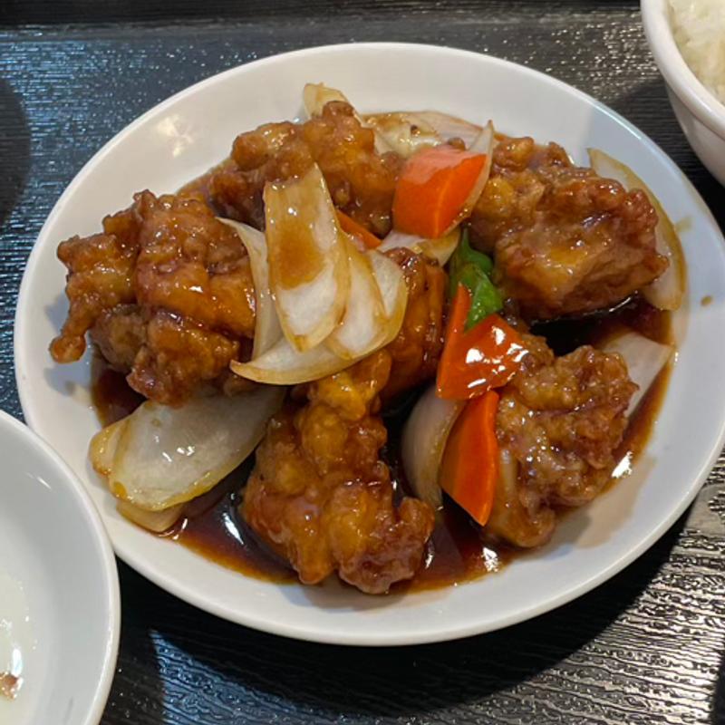 鶏肉唐揚げの甘酢ソース掛け(萬新菜館 関内店)