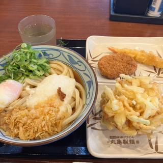 とろ玉うどん．かき揚げ．海老天
