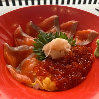 銀鮭マス子のダブル丼