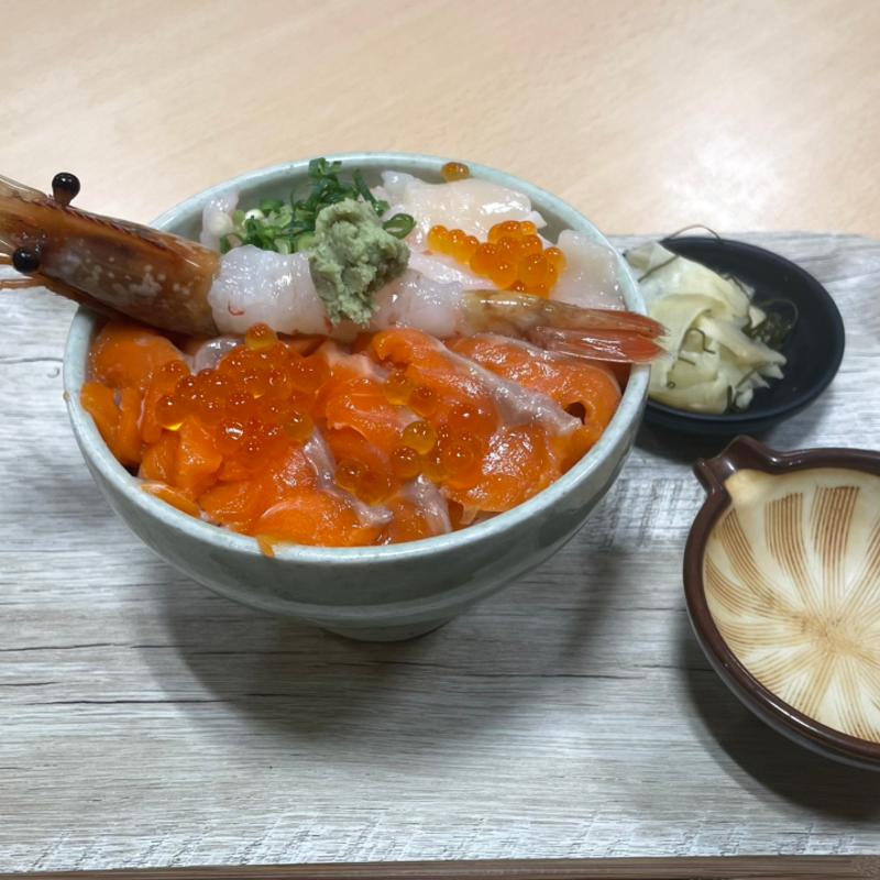 海鮮4種盛り丼(海鮮丼 とと丸（道の駅サーモンパーク千歳）)