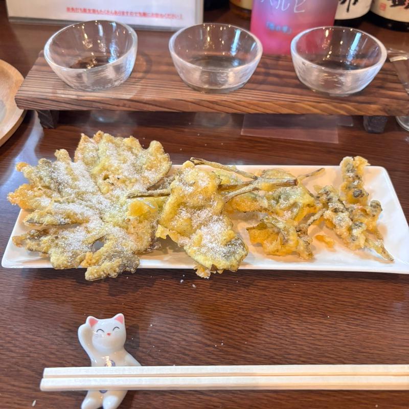 葡萄の葉の天ぷら(つきや酒店)