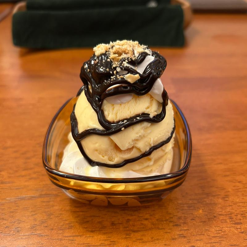 バニラアイスwithチョコソース(ハワイアンレストラン&バー PAU HANA time)