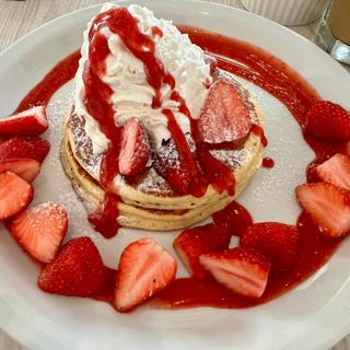 苺いっぱい　ストロベリーカスタードパンケーキ(パンケーキ専門店 Butter 横浜ベイクォーター)