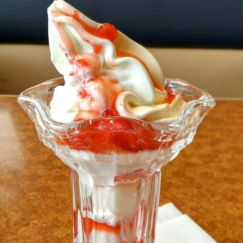 ストロベリーソフト(びっくりドンキー 中葛西店)