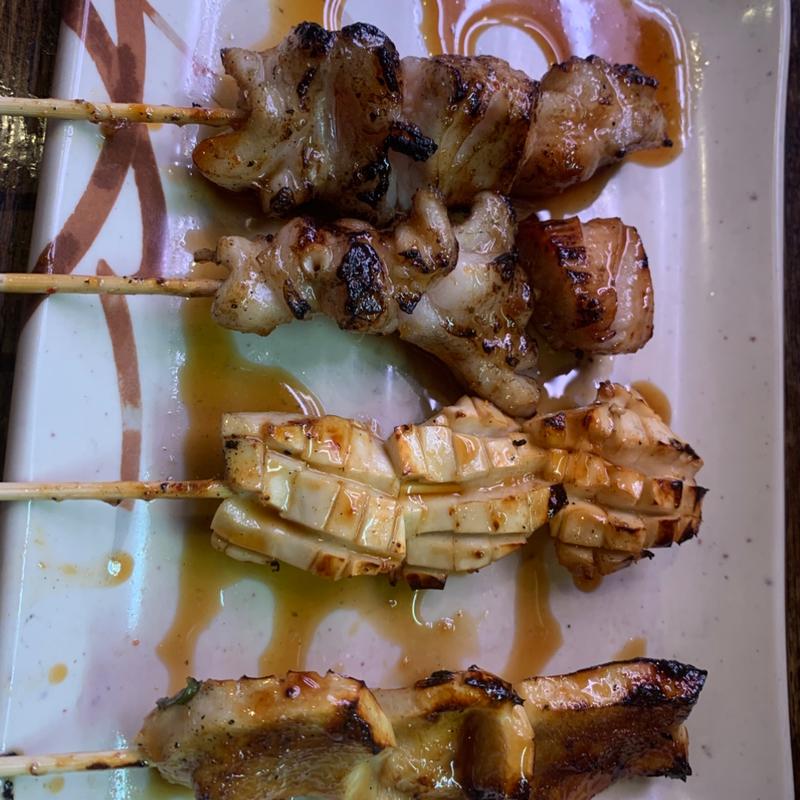 (炭火串焼ホルモン 串八珍)