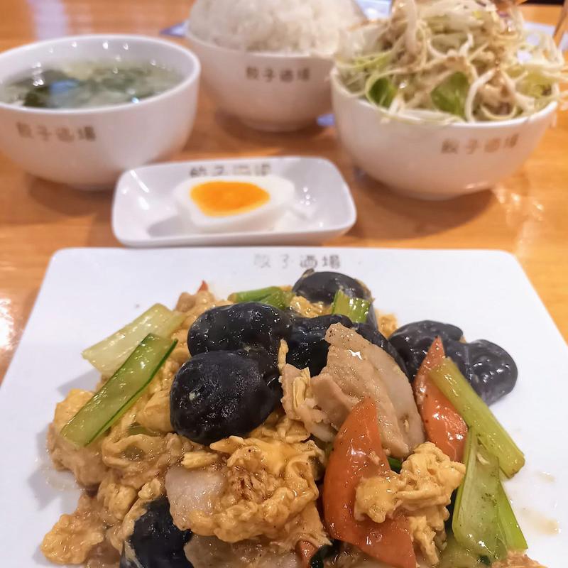 豚肉とキクラゲの玉子炒めご飯(24時間 餃子酒場 不動前店)