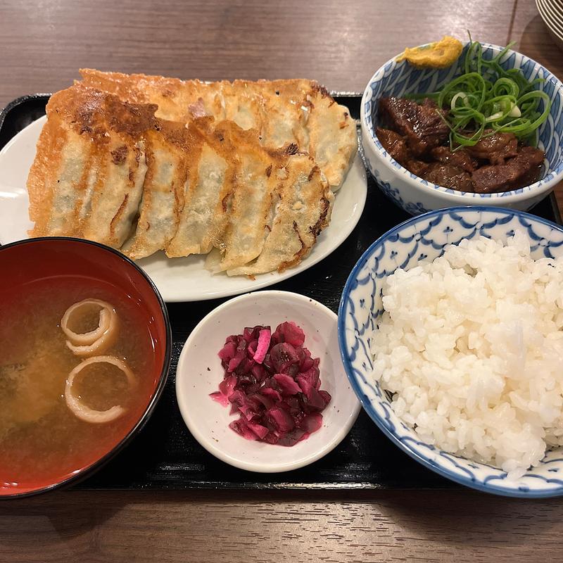 うさぎ定食(餃子とどて煮 うさぎ屋)