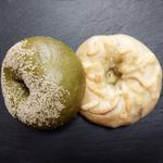 ミルクとくるみの抹茶ベーグル、ソーセージとプルーンのベーグル