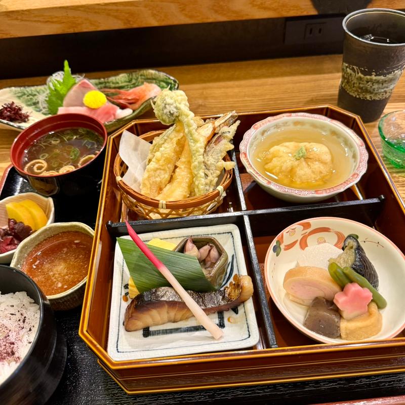 松花堂(花)(季節料理 右衛門七(よもひち))