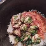 桜えびと芽キャベツの炊き込みご飯(夜ノ焼魚 ちょーちょむすび)
