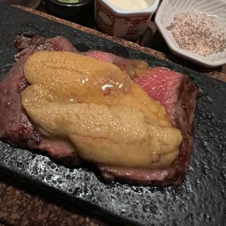 知床牛のキタムラサキ雲丹乗せステーキ