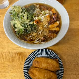 ゲソ天そば　春菊天　いなり2ケ(戸隠 （トガクシ）)
