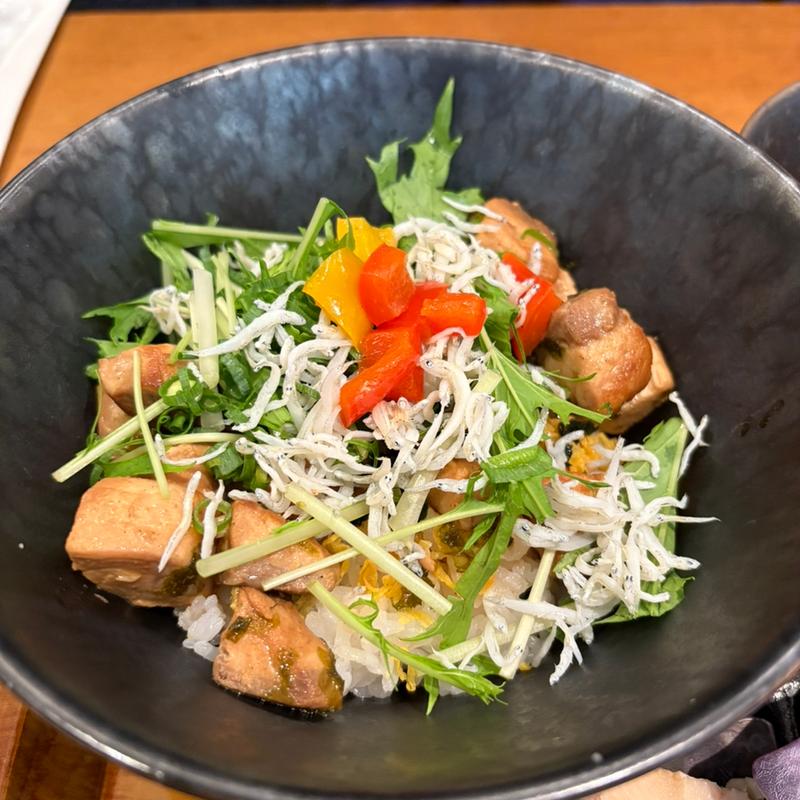 黒瀬ぶりの磯バター醤油焼きとチリメンご飯(フェニックス・シーガイア・リゾート)