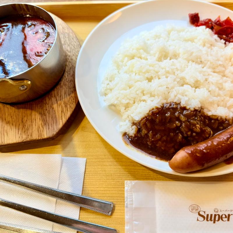 トマトとチーズのカレー　＋フランクフルト(ガンジー )