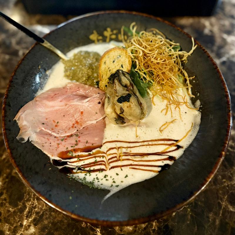 極み濃厚牡蠣ラーメン(ただいま変身中)