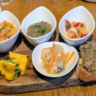 シェフのおまかせ前菜6種盛り合わせ(サン ヤコピーノ)