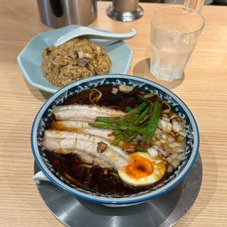 黒「たまり醤油」ラーメン、特製焼き飯(大曽根中華そば はじめ)