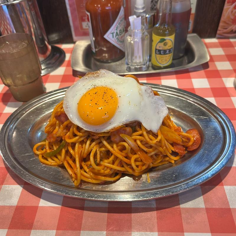 ナポリタン目玉焼き(スパゲッティーのパンチョ 大阪なんば店)