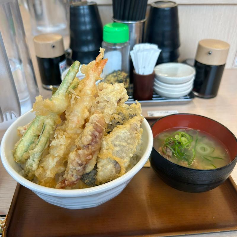 海老と鶏の天丼（みそ汁付き）(天丼・天ぷら本舗 さん天 巽北店)