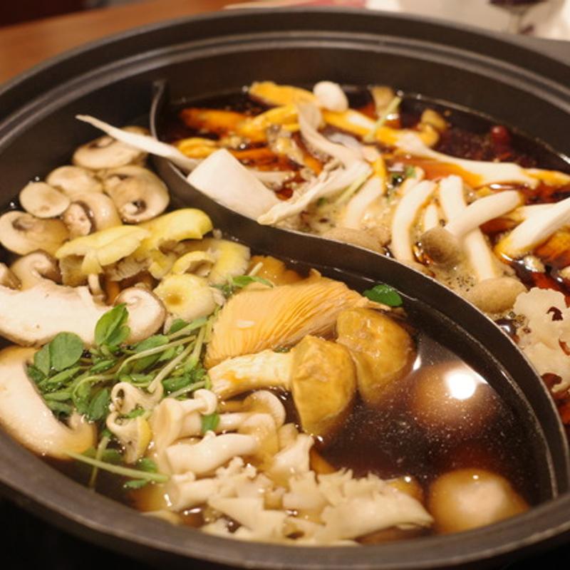 きのこ鍋(HEXIANGU ホーシェング きのこ鍋＆きのこ料理 何鮮菇)