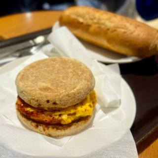 あらびきソーセージパティ＆スクランブルエッグイングリッシュマフィン