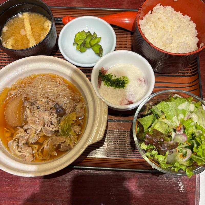 牛すき煮とマグロ山かけ定食(一の倉 八重洲店 )