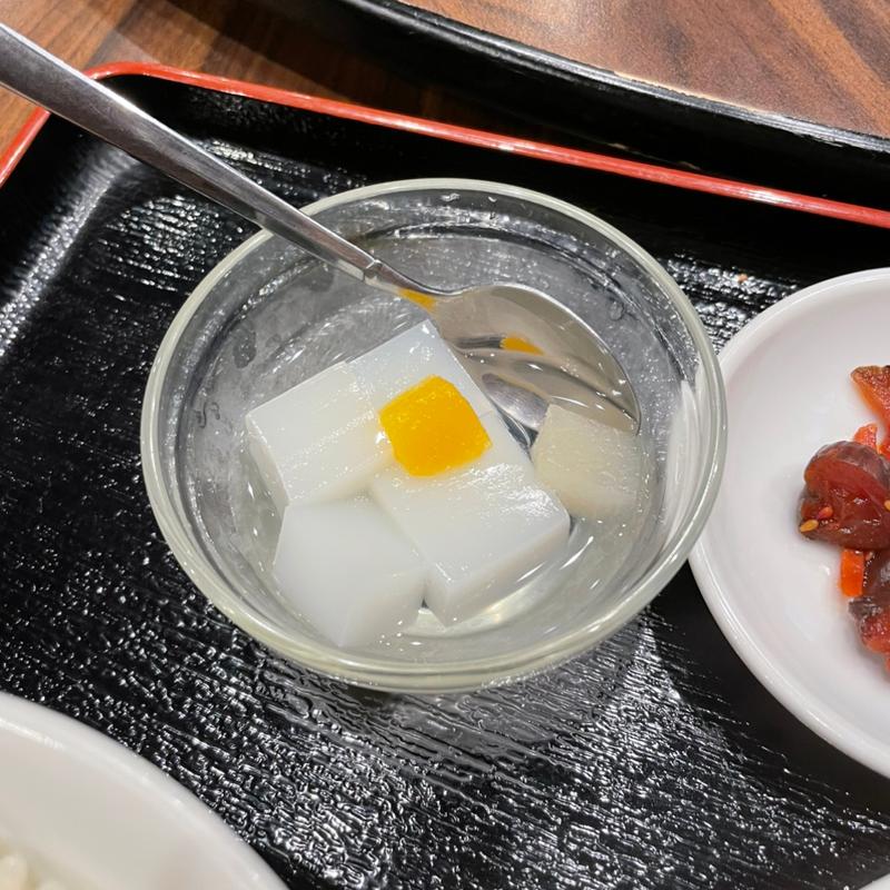 杏仁豆腐(絶品中華 100種類食べ飲み放題 華景園 かけいえん 川崎店 仲見世通り店前)